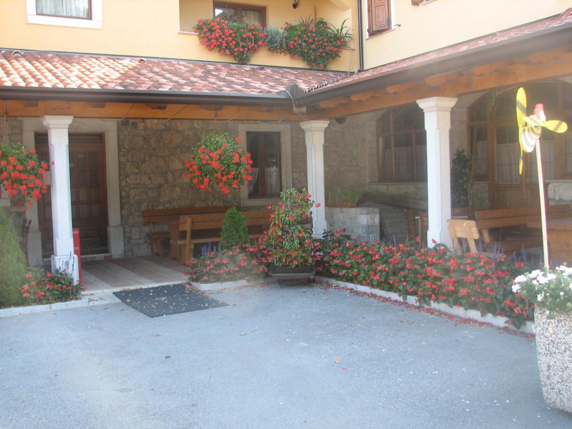 Guest House Pod Slavnikom Podgorje  Exterior photo