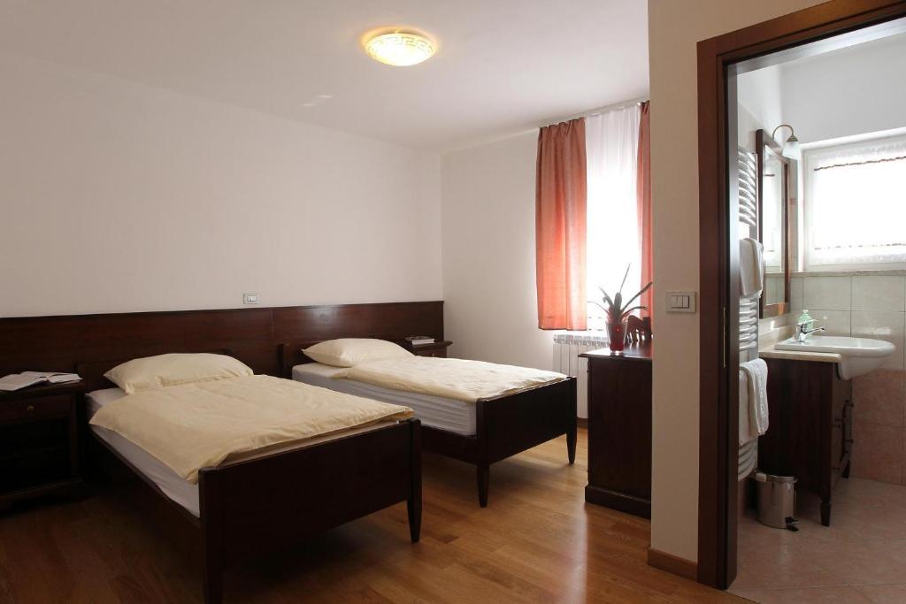 Guest House Pod Slavnikom Podgorje  Room photo